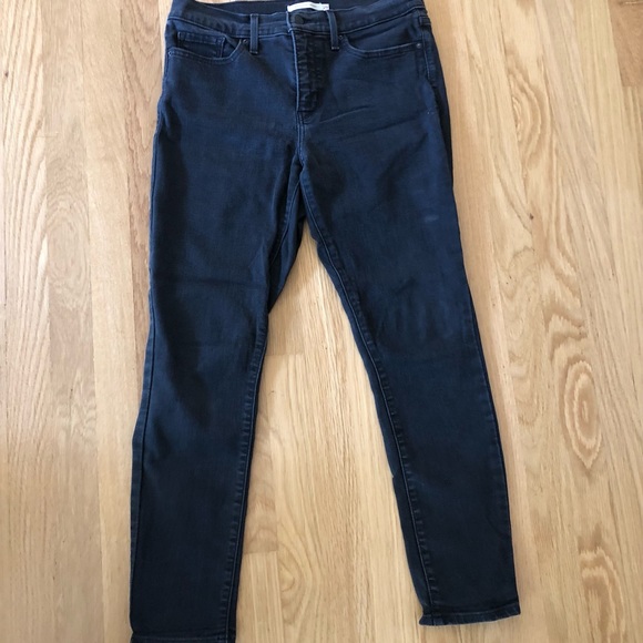 Levi’s Shaping Skinny Black Jean - Picture 2 of 4